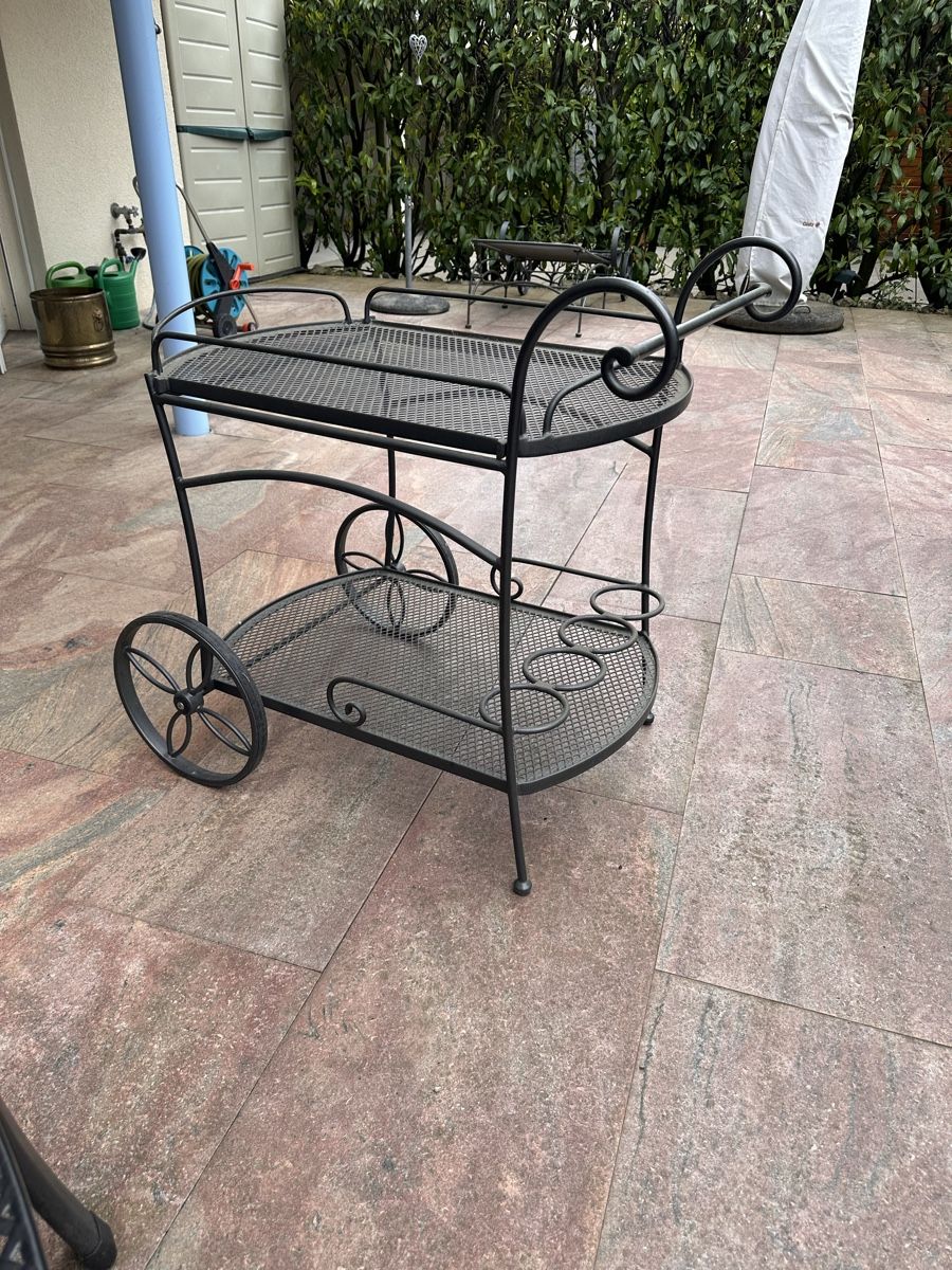 Set di tavolo e panche: Elegantes Gartenmöbel-Set aus Metall  – Usato da Allschwil venduto da 1994marco 8