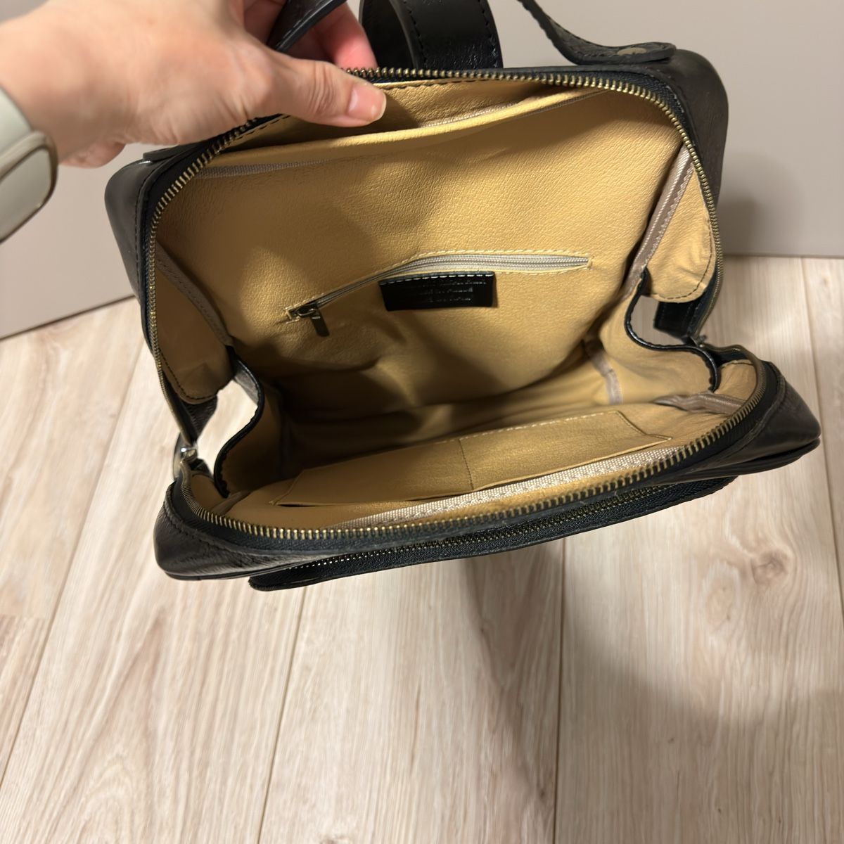 Zaini: Elegante Leder-Rucksack schwarz, Leder.  – Nuovo e nell'imballaggio originale da Bertschikon Gossau venduto da Babayan.lusine 2