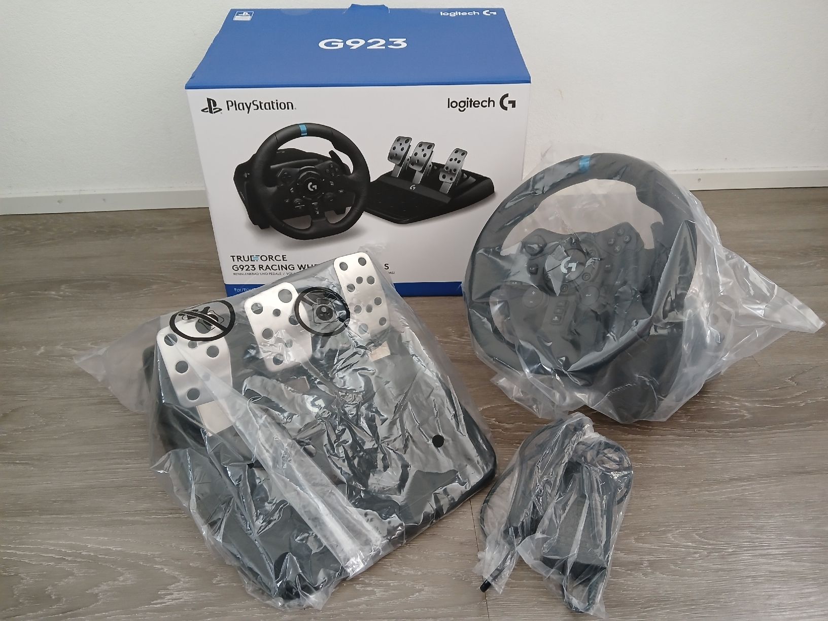 Steuerung: Logitech G923 Racing Wheel and Pedals – Neu und originalverpackt aus Niederbüren von HardStorm 2
