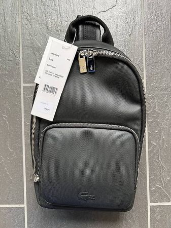 Lacoste Umhängetasche mit verstellbarem Schulterriemen NEU