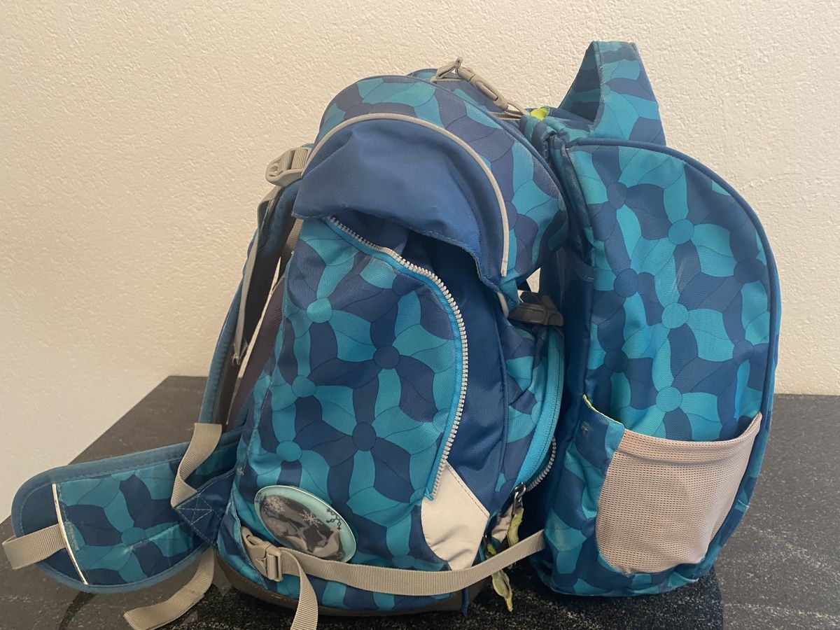 Ladenausstattungen & Messebau: Ergobag Schulrucksack mit Sportrucksack – Gebraucht aus Stäfa von Protea3 1