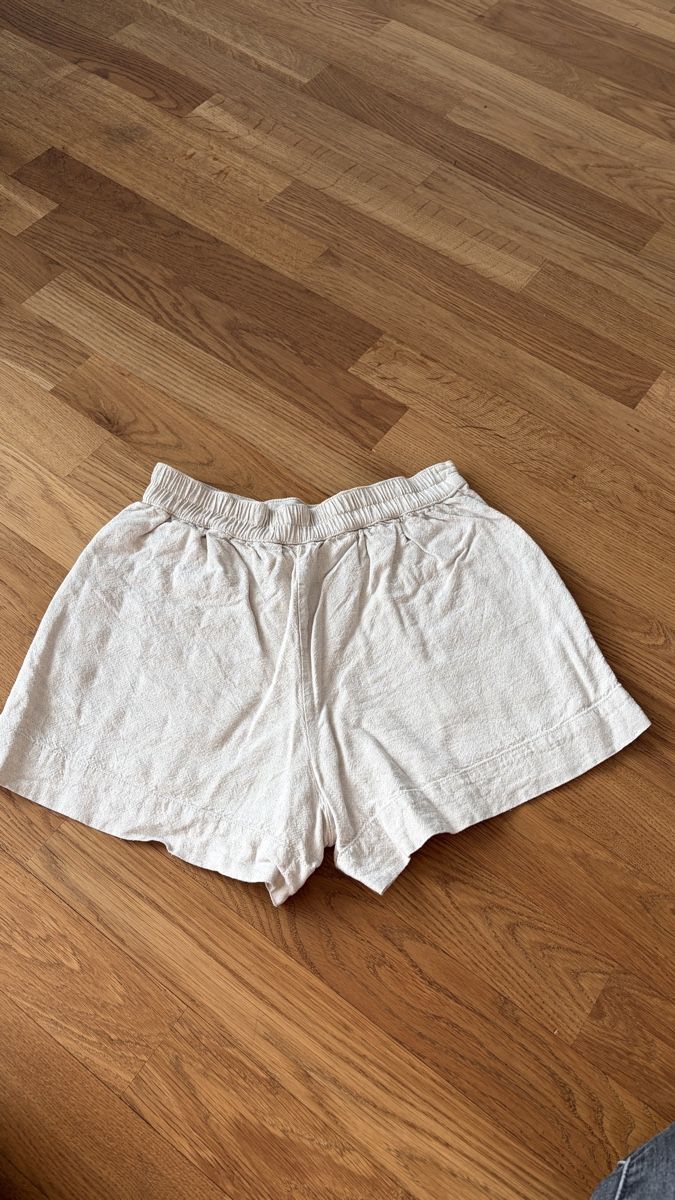 Abercrombie Pantaloni: Shorts beige Abercrombie & Fitch – Usato da Meiringen venduto da marinaz123 1