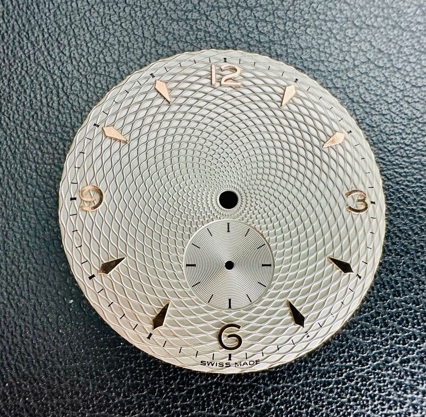 Swiss Montres: CADRAN Argenté 36 mm – D'occasion à Conthey par advisia