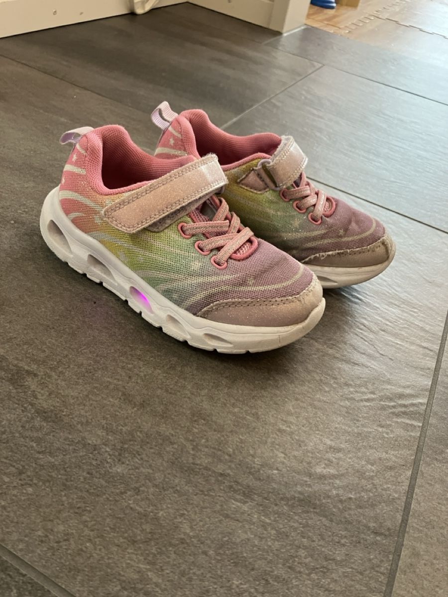 Scarpe per ragazze: Blinkende Schuhe Gr. 27 – Usato da Niederrohrdorf venduto da Nici119