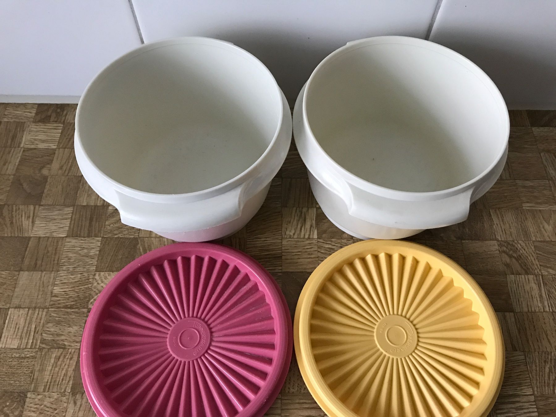 Tupperware Contenitori & Simili: Tupperware.   2 Schüsseli mit Sonnendeckel – Usato da Birmensdorf ZH venduto da Hilhan 1