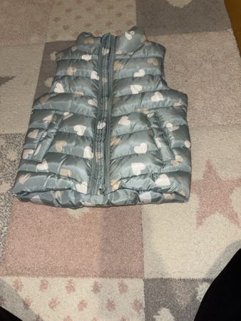 Kinderweste mit Herzen, Grösse 104, Top Zustand!
