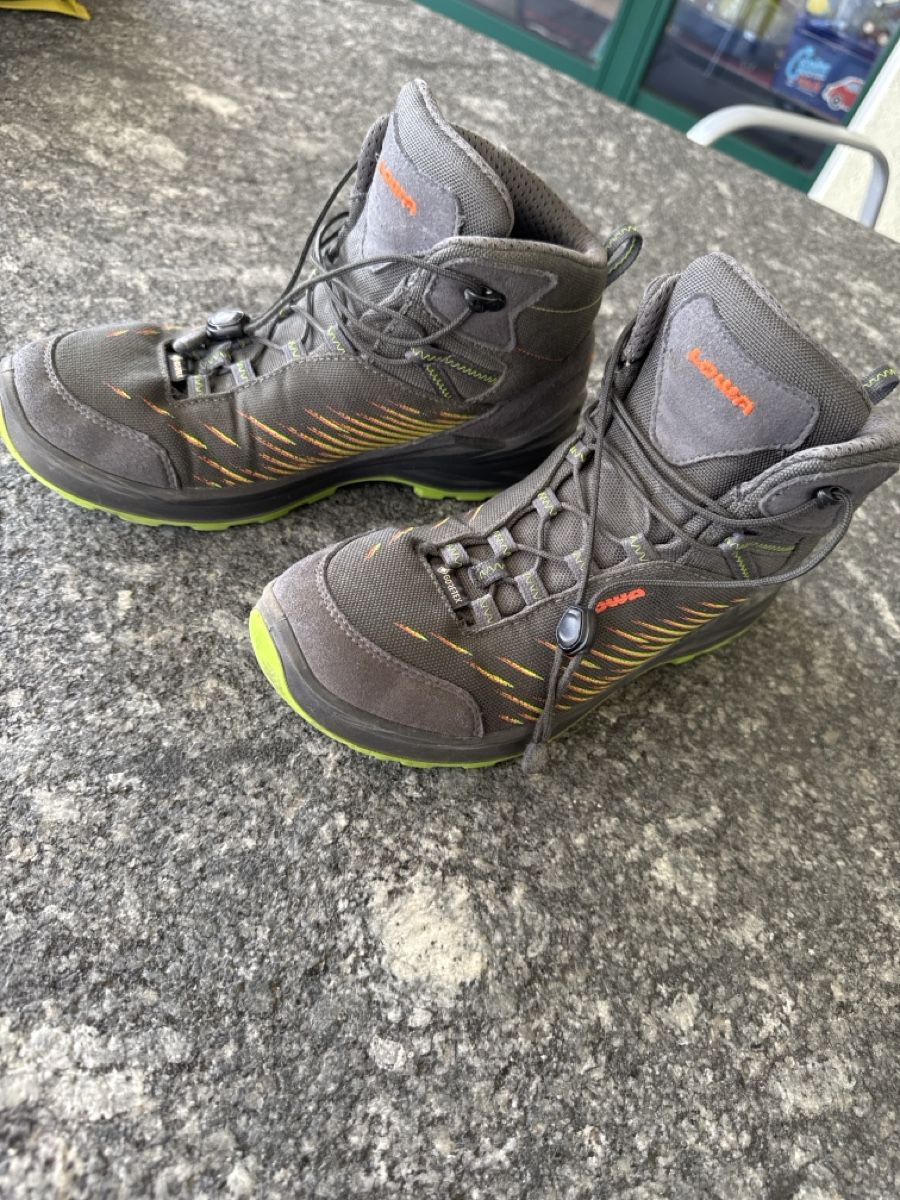 Lowa Scarpe per ragazzi: Lowa Wanderschuhe Gore-Tex Grau Grösse 37 Junior – Usato da Wolhusen venduto da Subi688 1