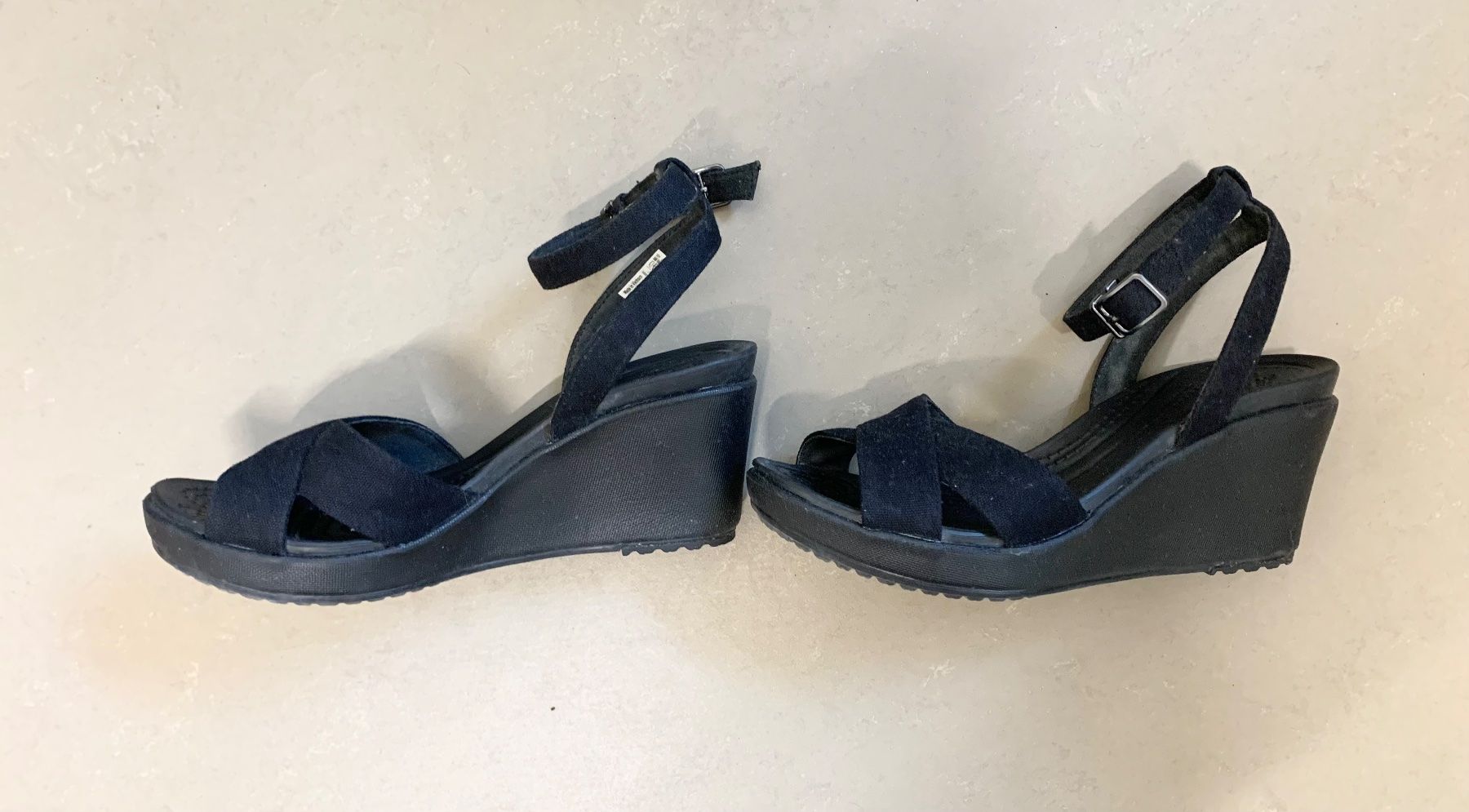 Crocs Chaussures femmes: CROCS Leigh ２ crossstrap ankle wedge – D'occasion à Winterthur par schnuregigeli 2