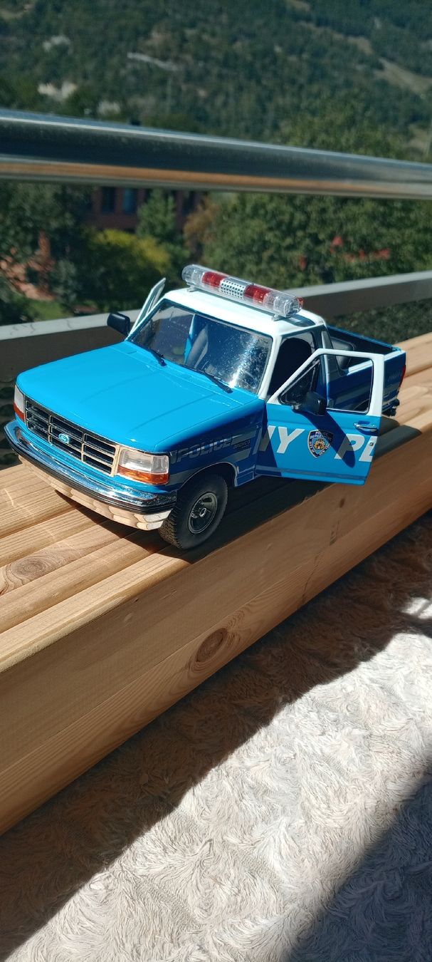 Greenlight Modellini d'auto: Ford Bronco 1992 NYPD – Usato da Domat/Ems venduto da oriori 2