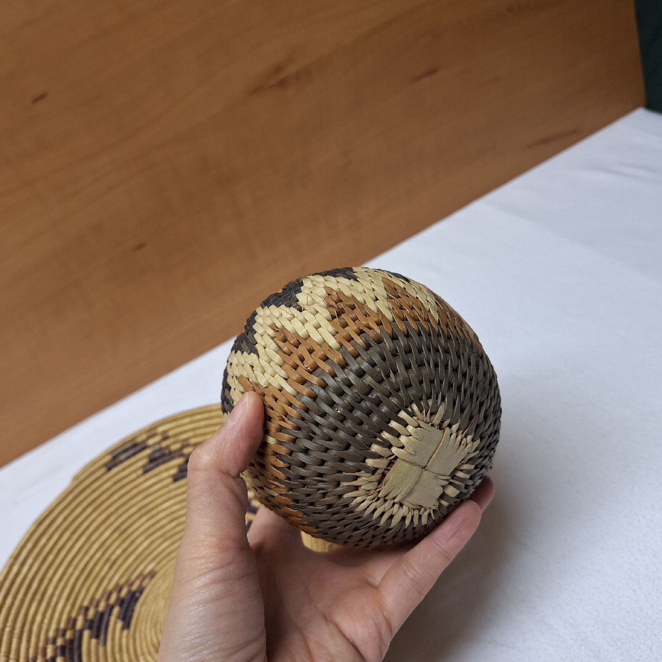 Tutte le decorazioni: Versand möglich! Afrikanisches Kräuterdösli &Flechtteller – Usato da Winterthur venduto da Goldpipau 4