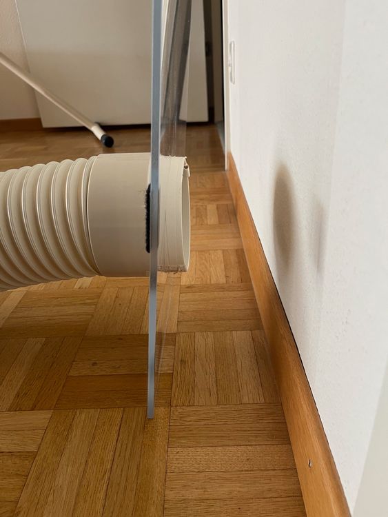 Climatiseurs: Fensterabdeckung für Klimageräte mit Abluftschlauch – D'occasion à Zollikon par tiimmoo 2