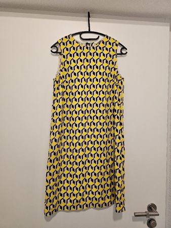 Robe Paule Ka Jaune et Noire,TL 36,avec 2 poches laterales..