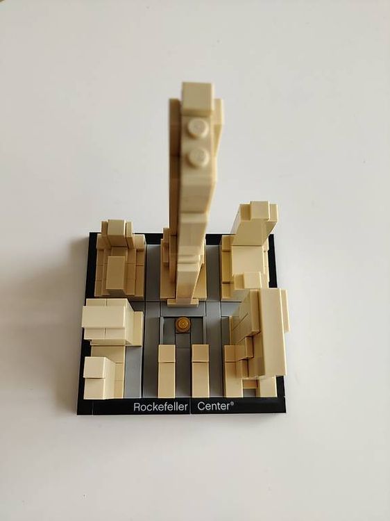 Lego 21007 Rockefeller Center (Gebraucht) in St-blaise für CHF 20 – nur ...