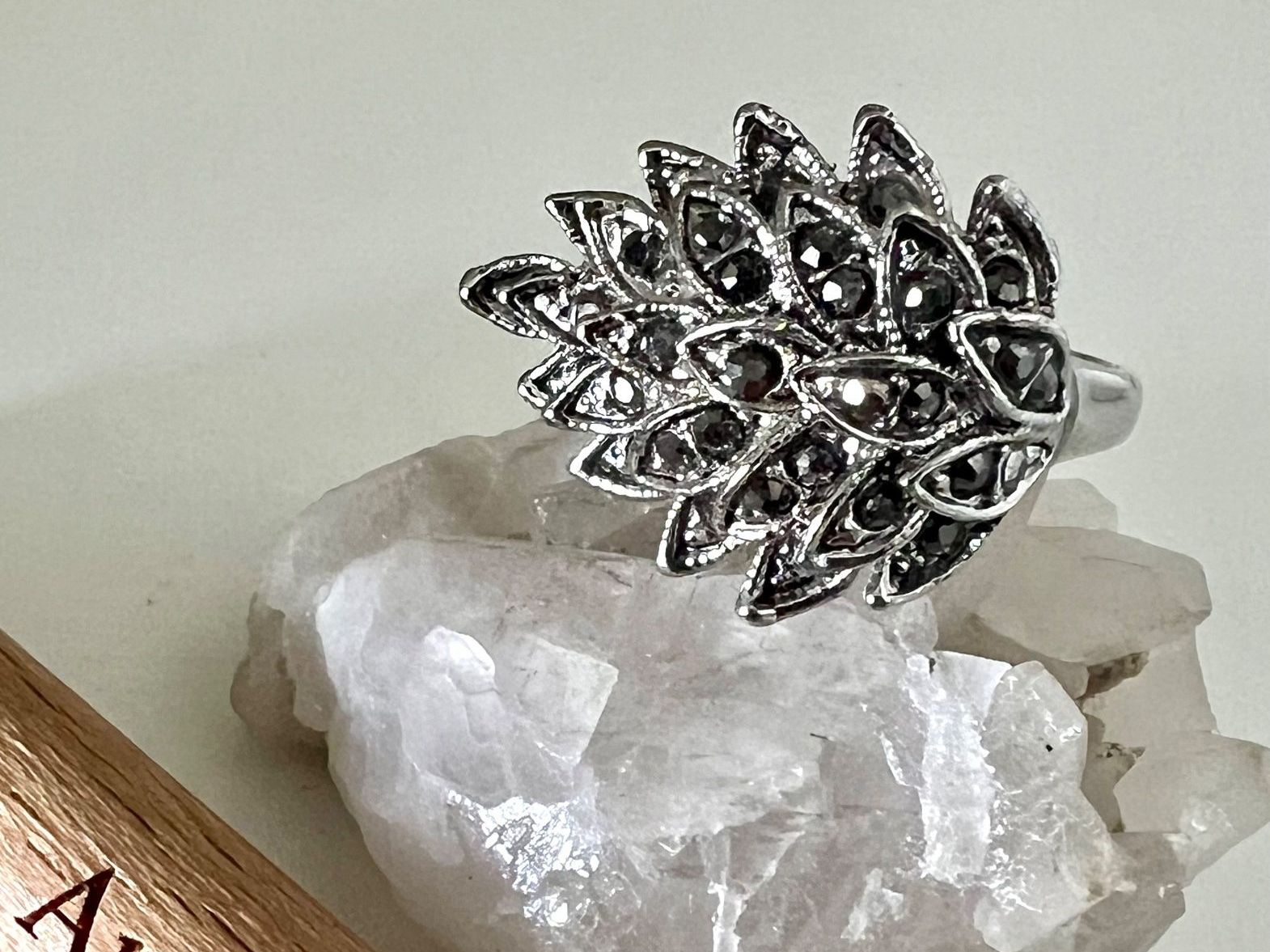 Ringe: Vintage Statement Ring mit funkelnden Markasiten, versilbert – Gebraucht aus Ruswil von artbyhand 1