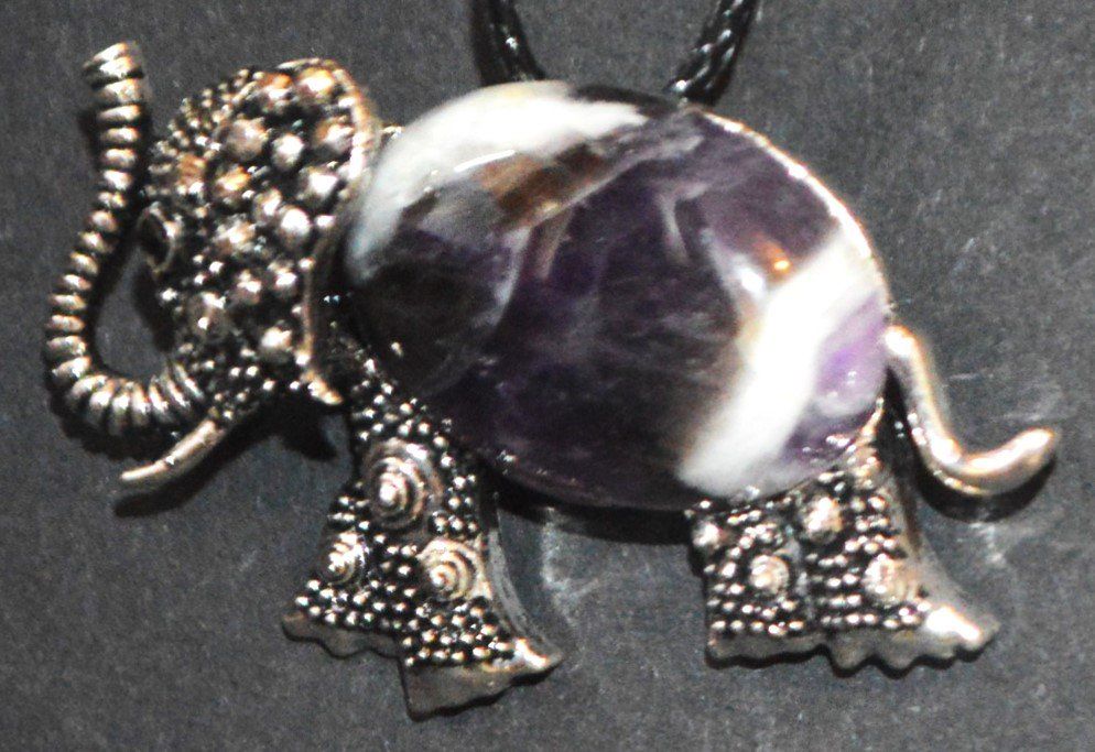 Spille & Fermagli: Brosche oder Halskette C-224 – Elefant Amethyst 4,5 x 3 cm – Nuovo e nell'imballaggio originale da Goldiwil (Thun) venduto da han_v5b7 1