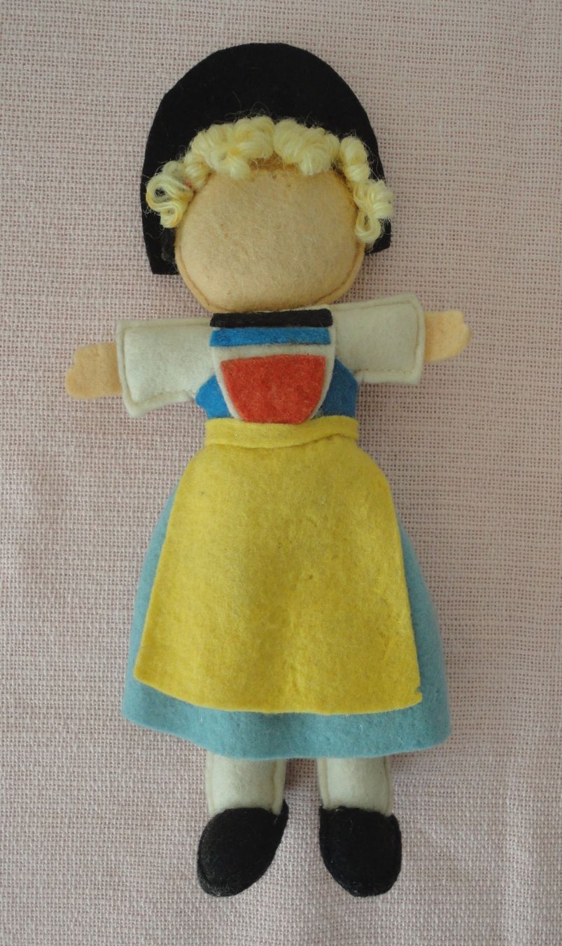 Puppen: Filz-Püppchen  Grösse = ca. 19cm – Gebraucht aus zürich von parts5060