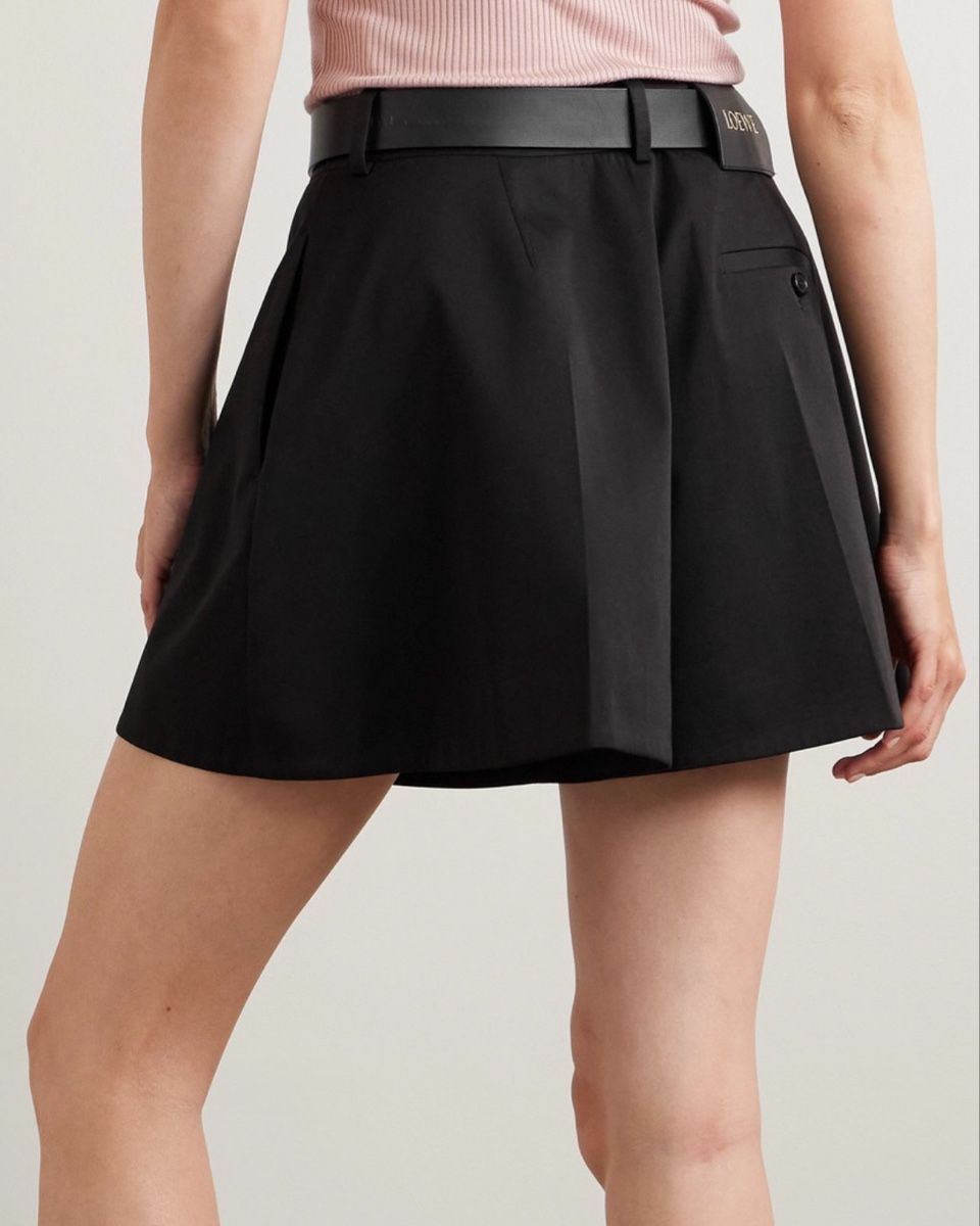 Loewe Pantaloni: Schwarze Shorts von Loewe  – Nuovo (secondo la descrizione) da Gerzensee venduto da RinaKat 1