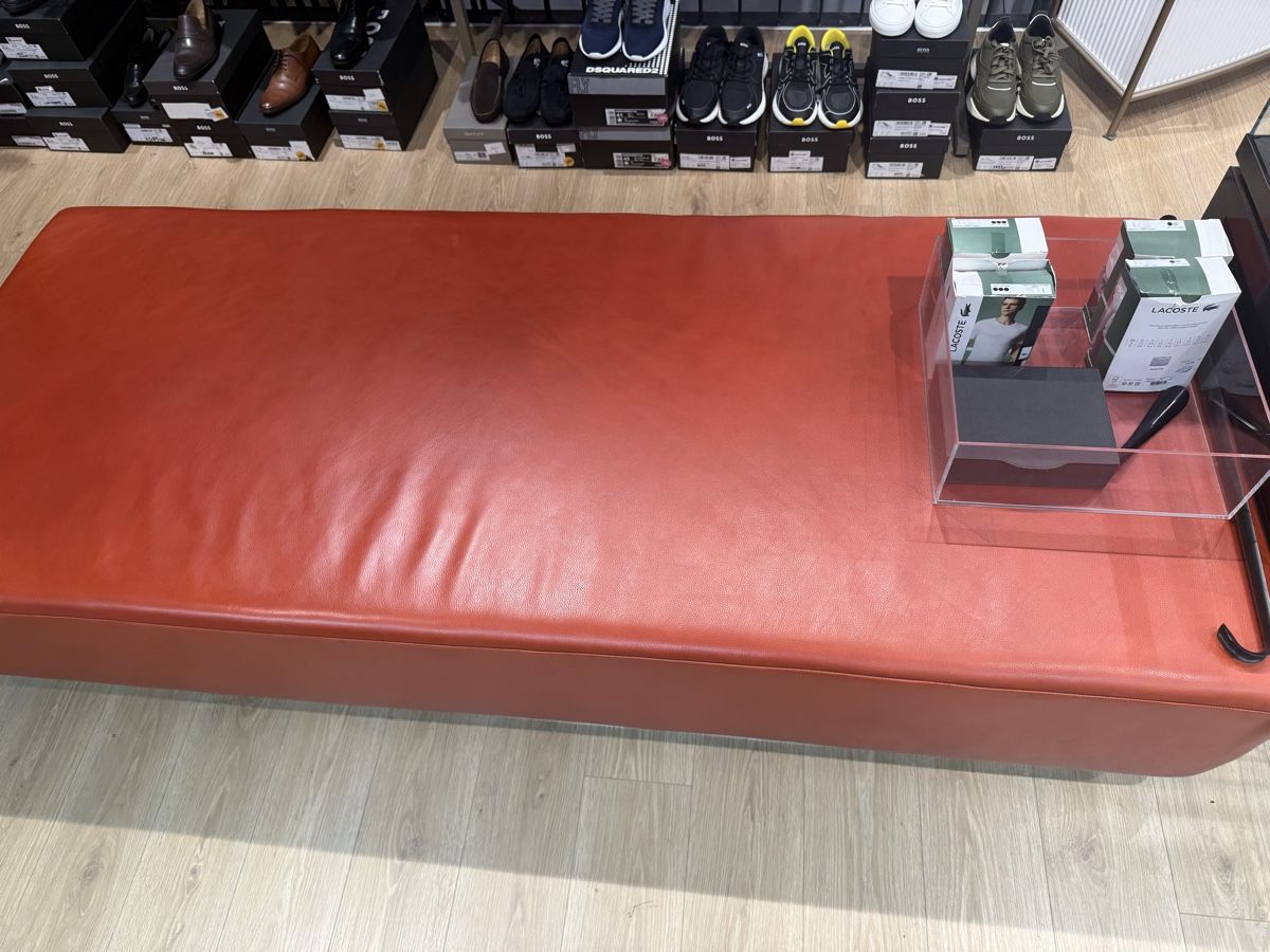 Panchine: Rote Polster Bank – Usato da Basel venduto da dan_nw8n 1