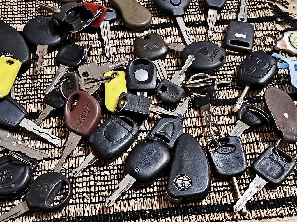 Chiavi: Lotto chiavi auto vecchie di diverse marche – Usato da Locarno venduto da sergi28 1