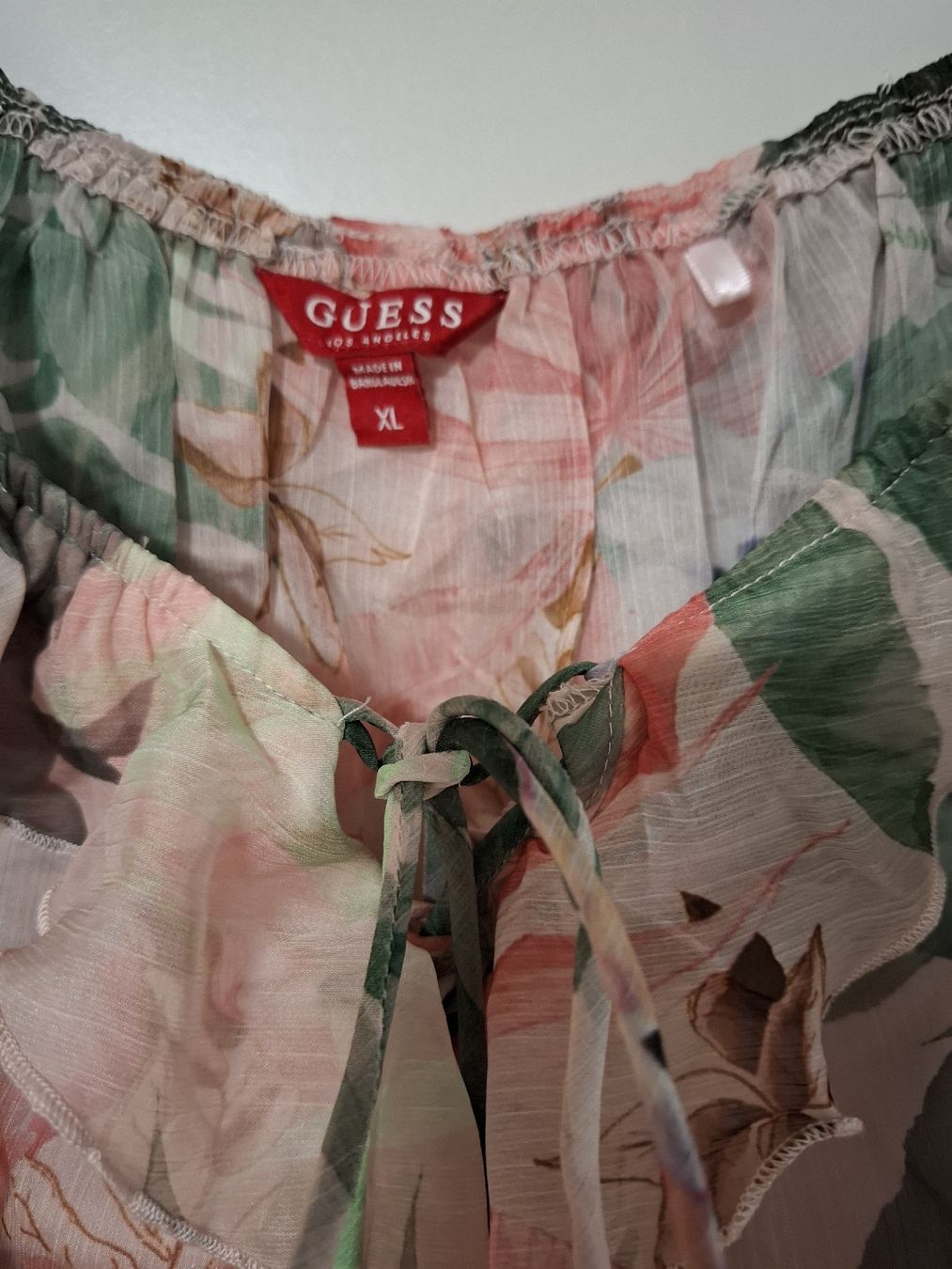 Guess Tops: Guess Top  – Neuf (Voir description) à Netstal par Queen37 3