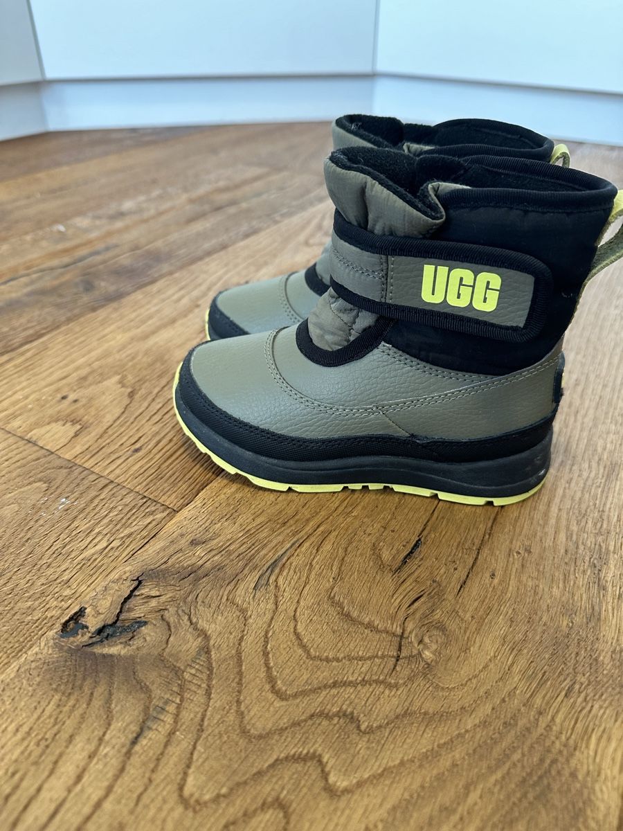 Ugg Chaussures garçon: Uggs, size 26 – D'occasion à Küssnacht am Rigi par hor_dpb7 4