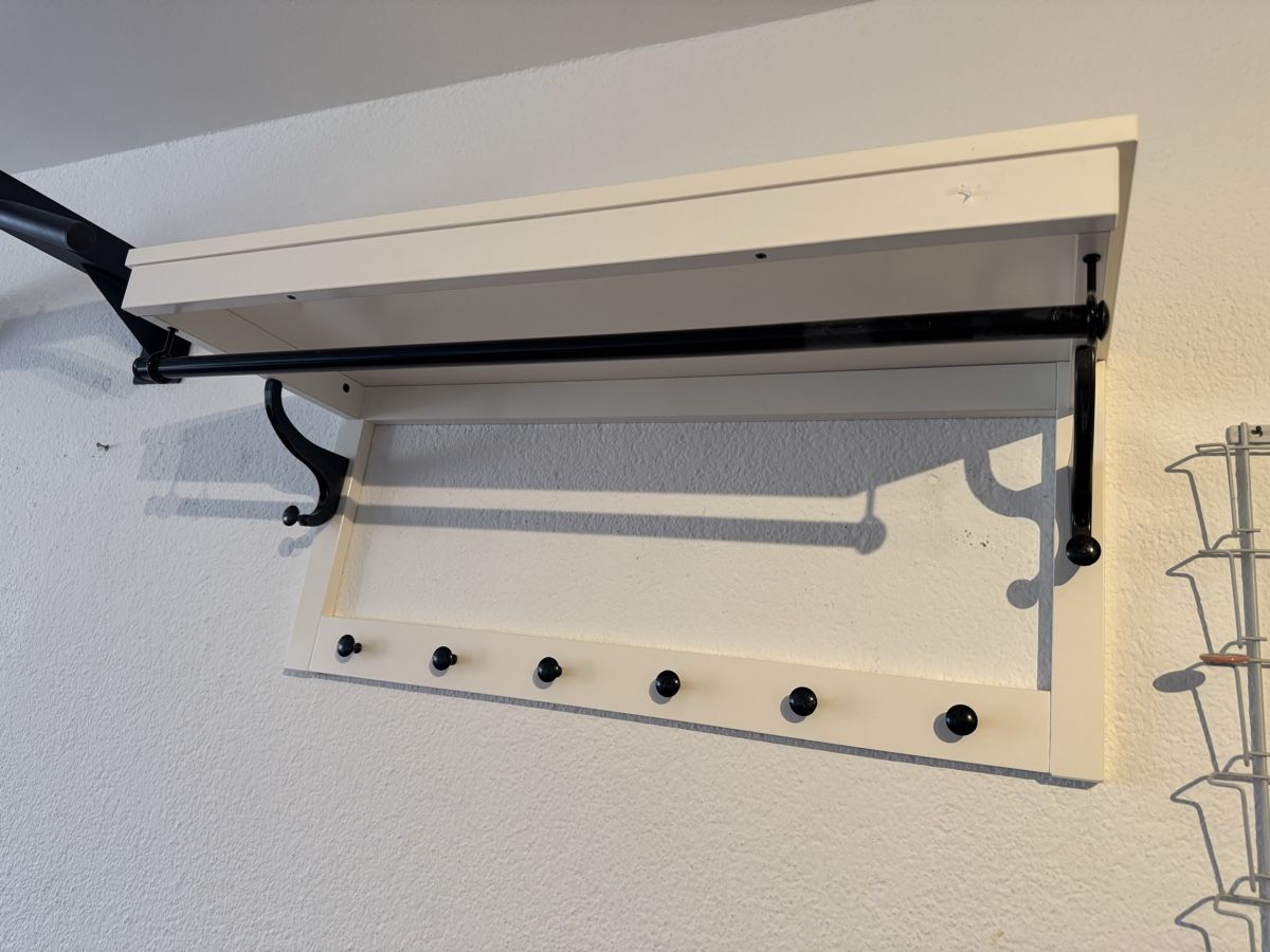 Ikea Guardaroba: Wandgarderobe mit Hutablage – Usato da Bern venduto da CirclePete
