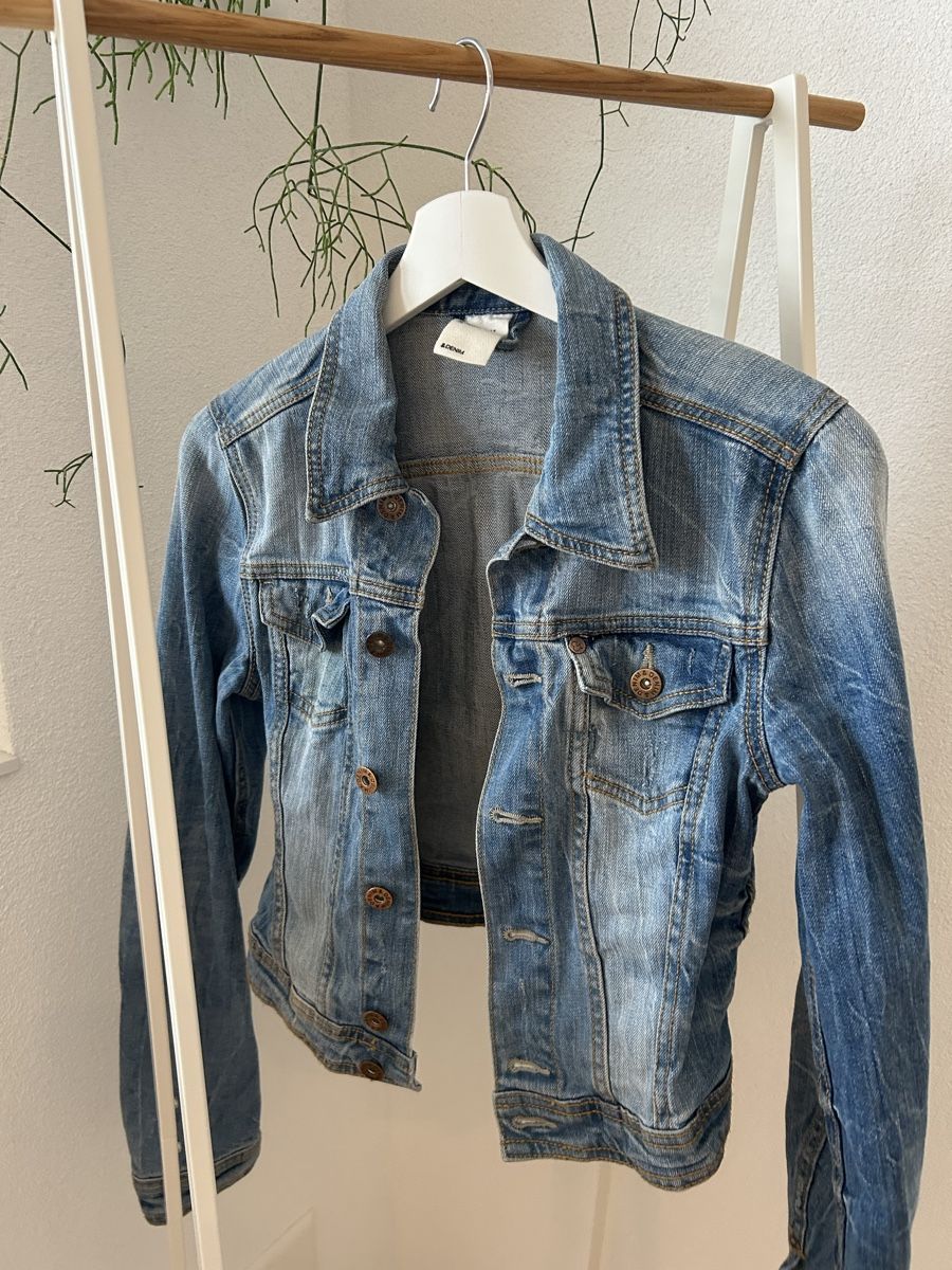H&M Giacche: H&M Jeansjacke Grösse 34 – Usato da Niederhelfenschwil venduto da aur_ms6f