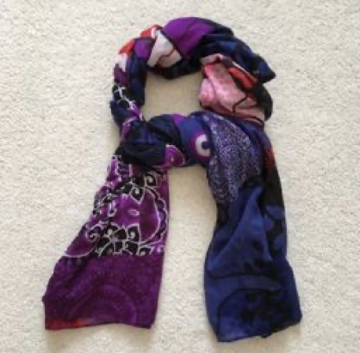 Desigual Foulards, Tücher & Schals: Desigual Schal Lila Blumenmuster Groß – Gebraucht aus Pfäffikon SZ von Candy.Co. 2