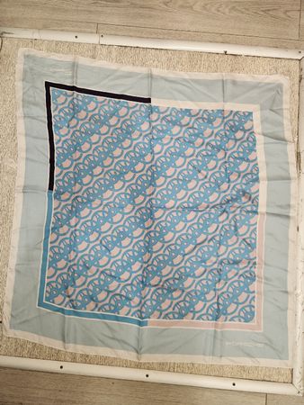 Foulard carré Porsche motif abstrait bleu 