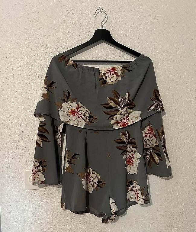 Tute: Sommerlicher Blumen-Romper, schulterfrei, Gr. S – Usato da Schlieren venduto da jul_yrw7