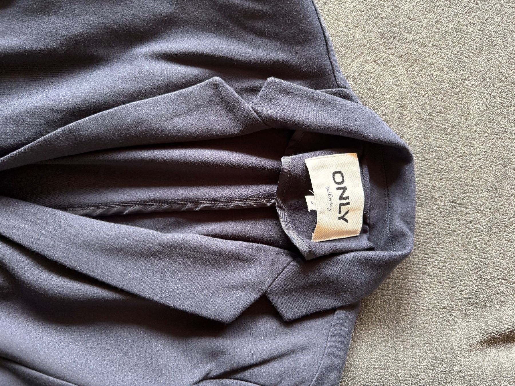 Anzüge & Kostüme: ONLY Blazer & Hose Set, Grösse M, Dunkelblau, Top Zustand... – Gebraucht aus Gamprin von haag15 1