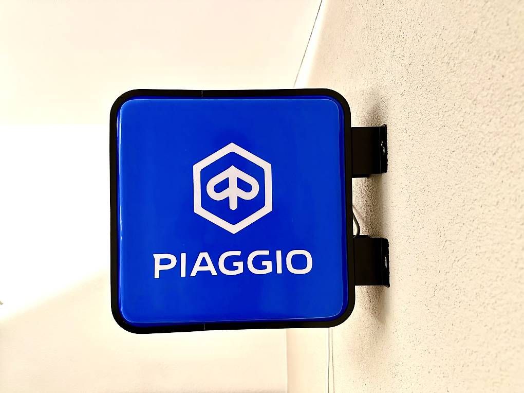Lampade: Piaggio Leuchtreklame – Usato da Mühlrüti venduto da Chalberchue 3