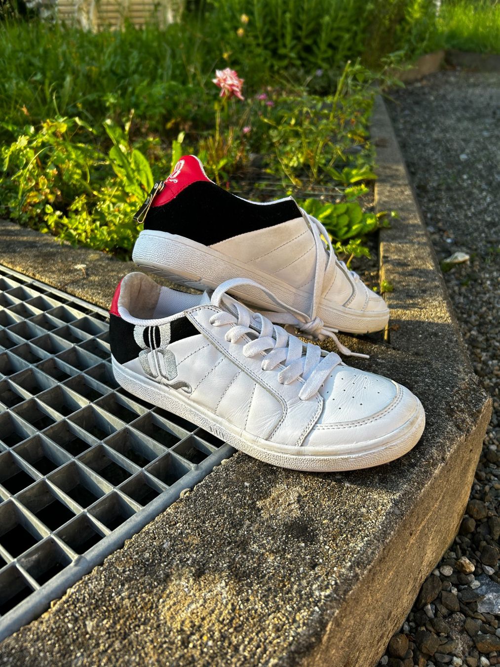 Scarpe da donna: Weisse Ledersneakers – Usato da Marbach SG venduto da fam_8hbc