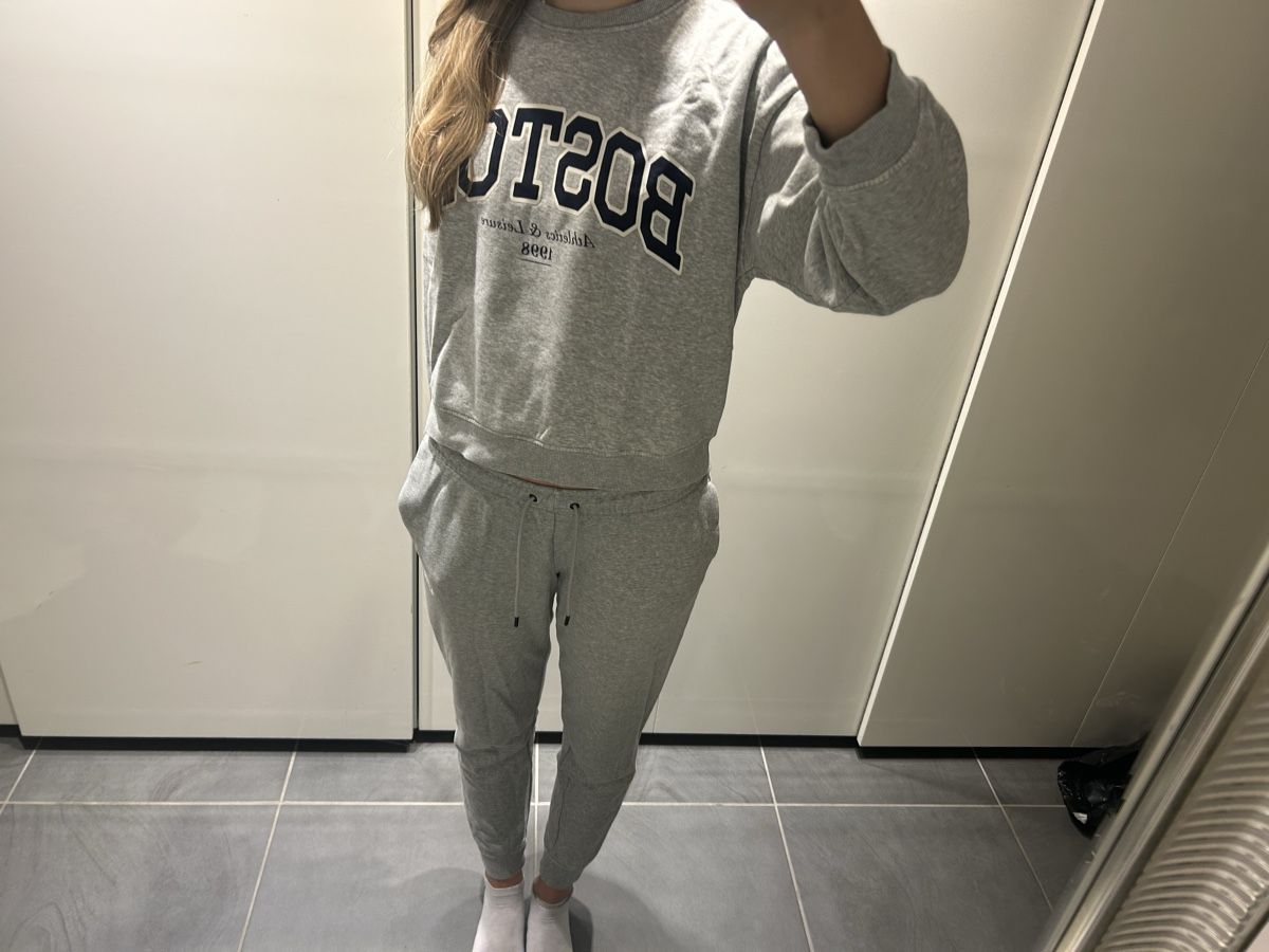 H&M Maglioni & Felpe: Sweatshirt Boston – Usato da Niederurnen venduto da hee_s95t