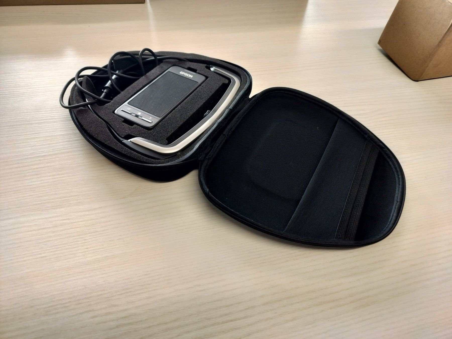 Brillen & Gläser: Epson BT-200 See-Through Mobile Viewer – Gebraucht aus Hildisrieden von eLuterbachAG