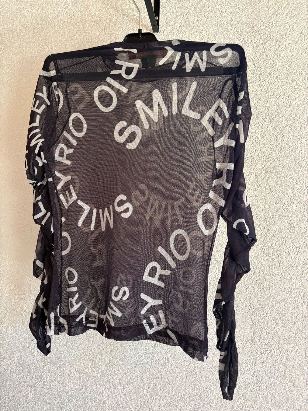 Farm Rio Blusen: Farm Rio + Smiley Mesh Top XS / 34 – Gebraucht aus Fribourg von georgeabottino 1