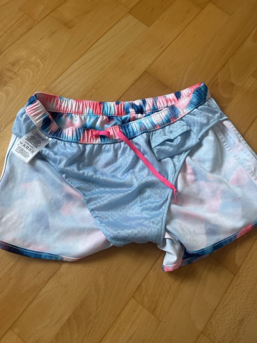 Adidas Pantaloni: Adidas Shorts mit innenhose – Usato da Bülach venduto da SharonP01 2