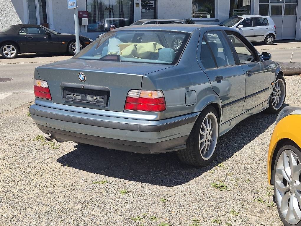 Autos: Bmw E36 316 Limousine schalter Benzin – D'occasion à Schwadernau par MS90s 4