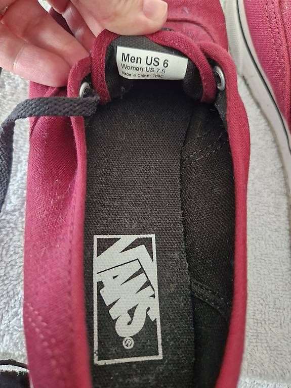Vans Chaussures femmes: schöne, rote Vans Schuhe – D'occasion à Gümligen par Glocor 2