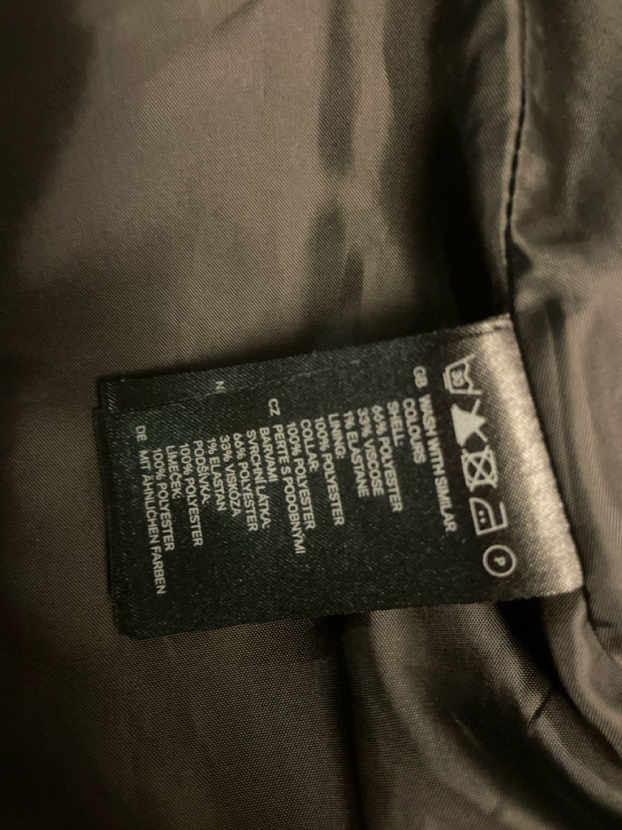H&M Giacche: Neuer Schwarzer H&M Blazer Gr. 34 elegant tailliert – Nuovo (secondo la descrizione) da Obergerlafingen venduto da cabo4 6