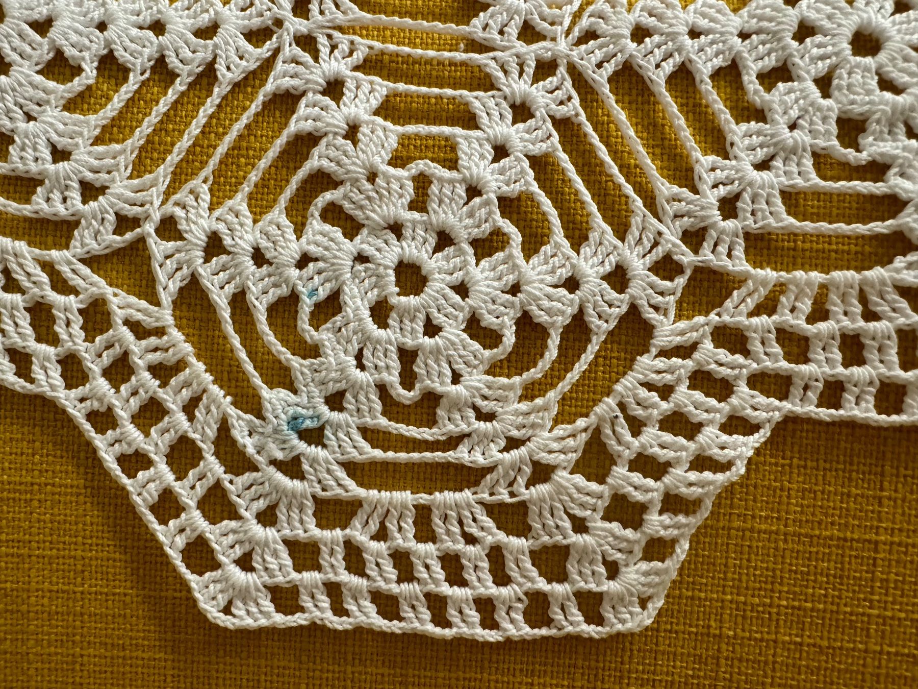 Coperte: Häkeldeckchen Spinnennetz – Usato da Zürich venduto da ThaliaL 9