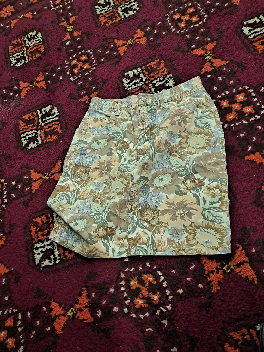 Röcke: Jupe fleurie taille 38 occasion – Gebraucht aus Zürich von Schoebi19 5