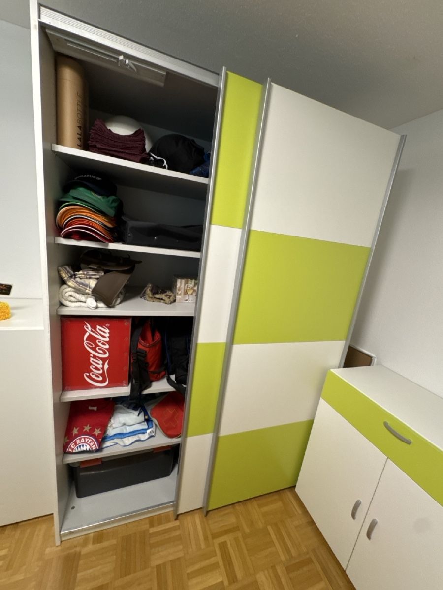 Letti: Kinderzimmer - Bett mit Kopfteil, Kommode, Schrank Window CH – Usato da Wolhusen venduto da Subi688 8