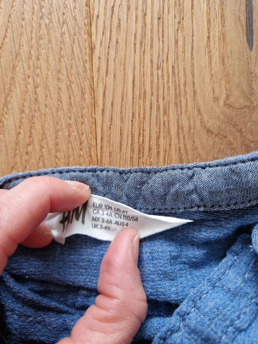 H&M Hemden, T-Shirts & Polos: H&M Hemd Grösse 104 – Gebraucht aus Eschenbach SG von SanFranciscoCalifornia 1