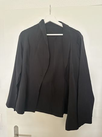 Schwarzer Blazer, Grösse M, ideal für den Frühling!