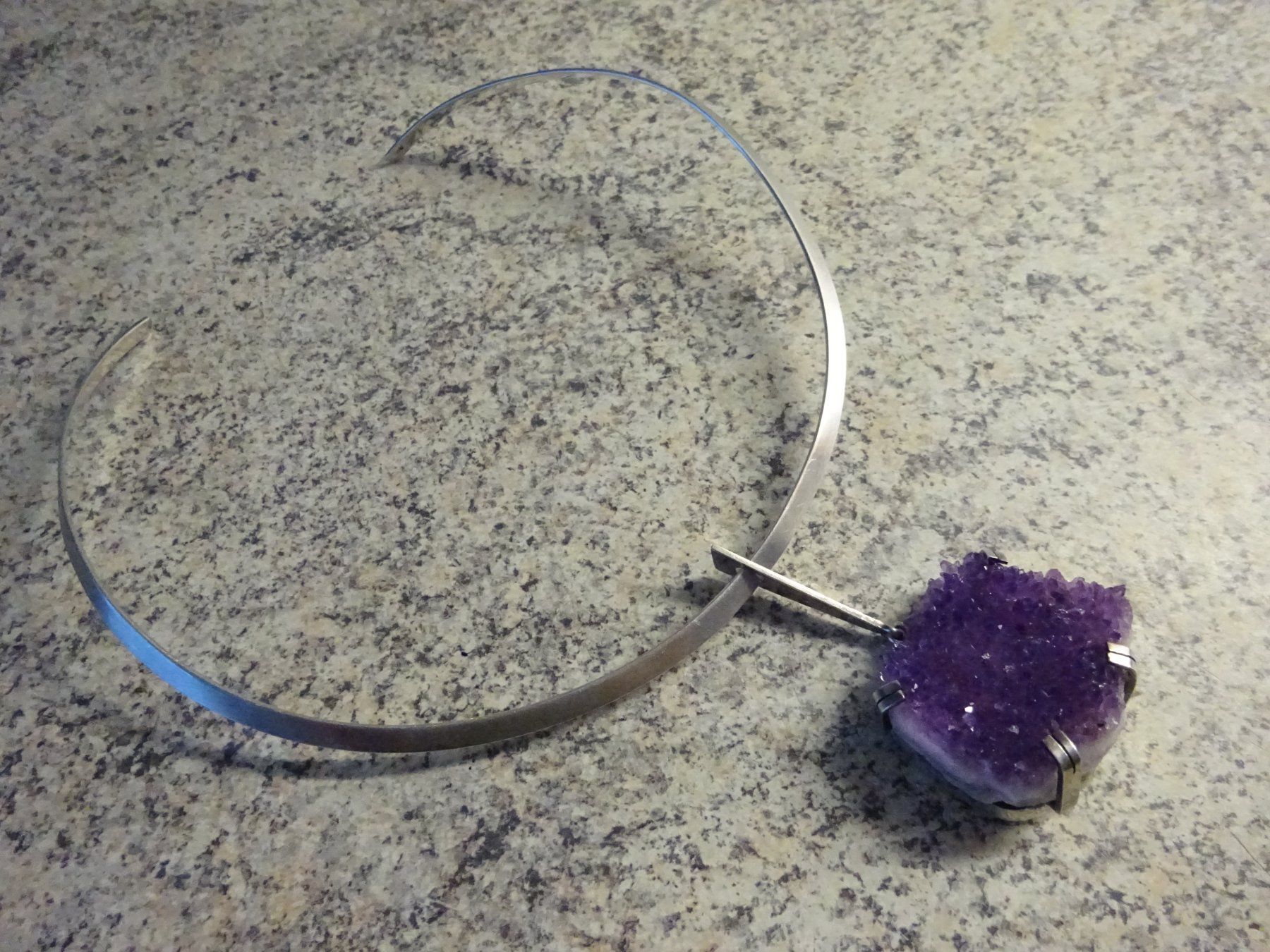 Catenine: Halsreif mit Amethyst Anhänger – Usato da Esslingen venduto da eintagammeer 1