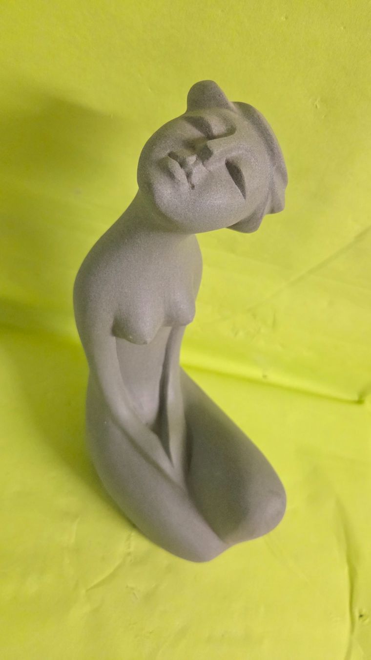 Sculture & Statue: Sandstein Statue Frau sitzend 30cm – Nuovo (secondo la descrizione) da Roggliswil venduto da Mabelco