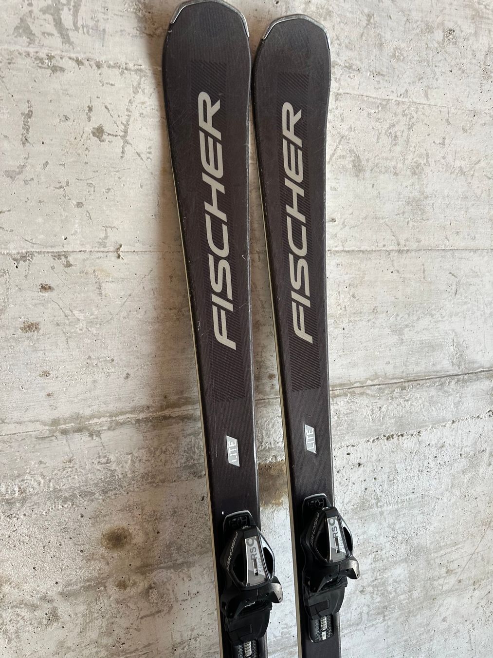 Fischer Skis: Fischer Divine Ski 157CM – Gebraucht aus Emmenbrücke von karkarkar 1