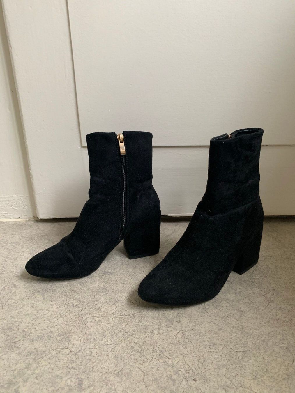 Chaussures femmes: SIMMI - Stiefelette schwarz 36 – D'occasion à Zürich par Diazaio