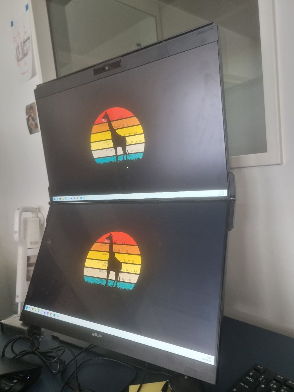 Monitor: 2x Touch Monitor – Usato da Zürich venduto da zumGO 1